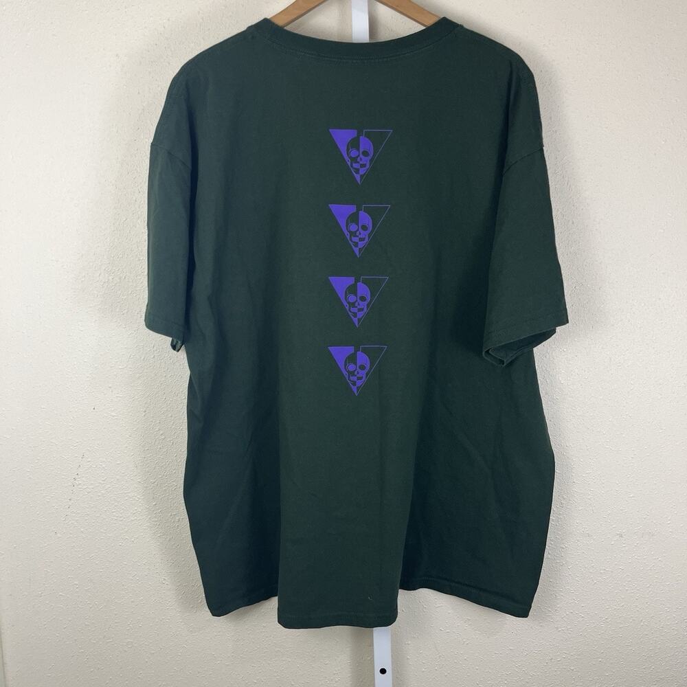 Cloak Occultis Aperta Graphic Short Sleeve Tee Unisex 2XL Forest Green Purple - Picture 3 of 4